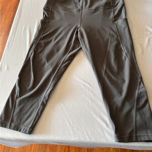 Phisockat High-Rise Performance Capris size L